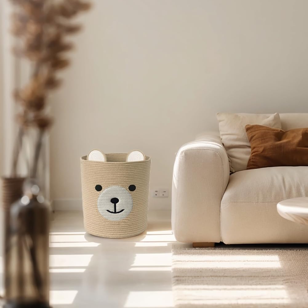 Saiiwnn Bear Basket showcases woven craft detail and rustic charm.