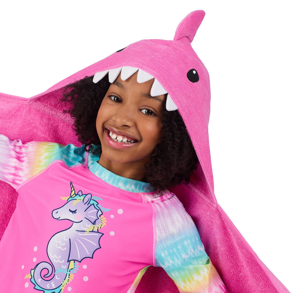 Saint Eve hooded towel with 3D shark fin embroidery enhances pretend play.