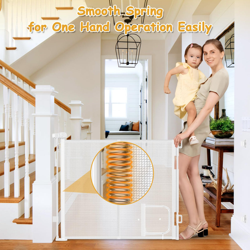 Sair Pet one-hand operation gate lets you manage pets with a free hand.