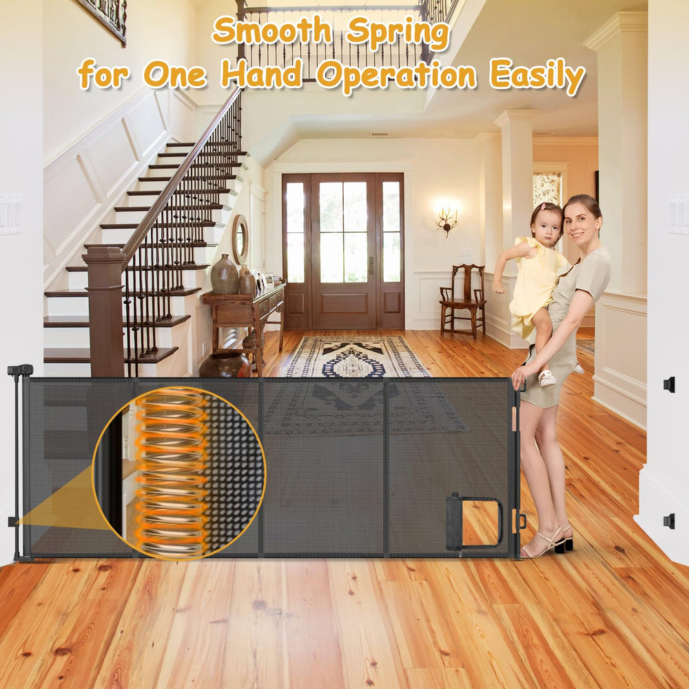 Sair pet one-hand operation makes gate easy during busy moments
