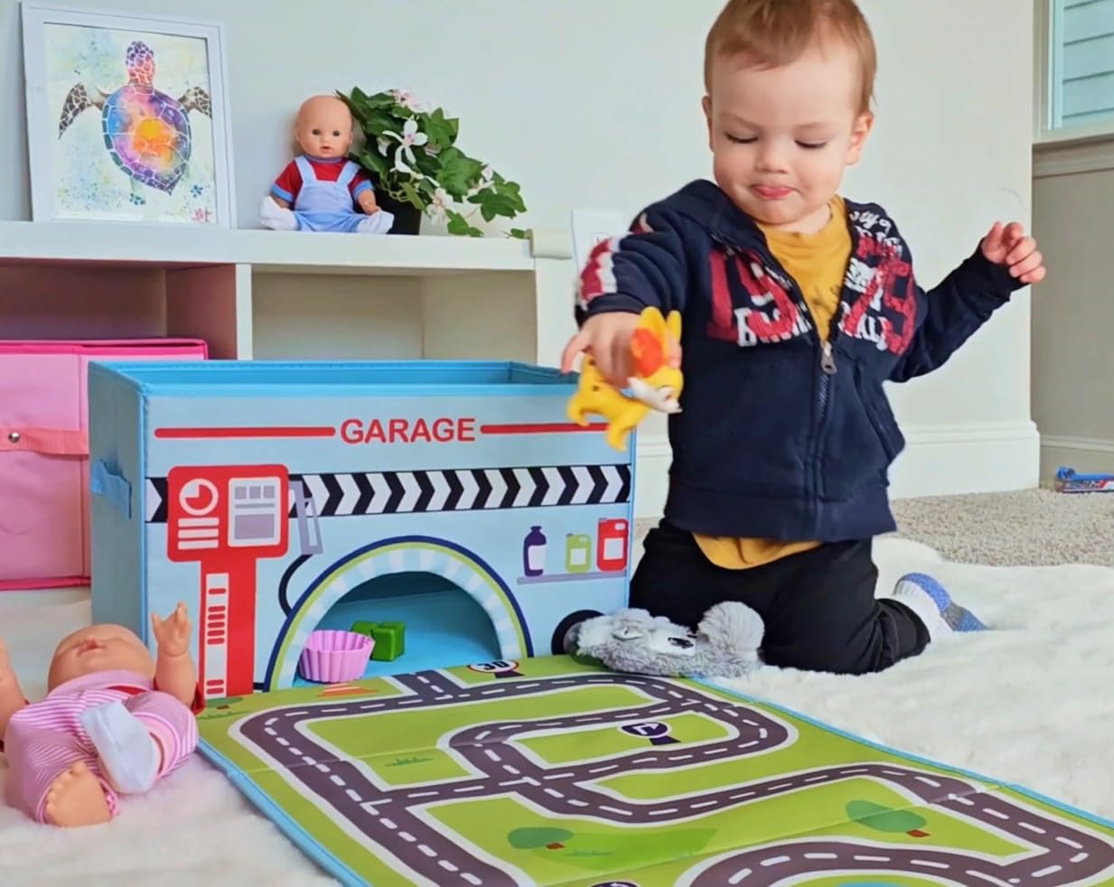 SAM AND MABEL GoGarage box folded lid reveals play area