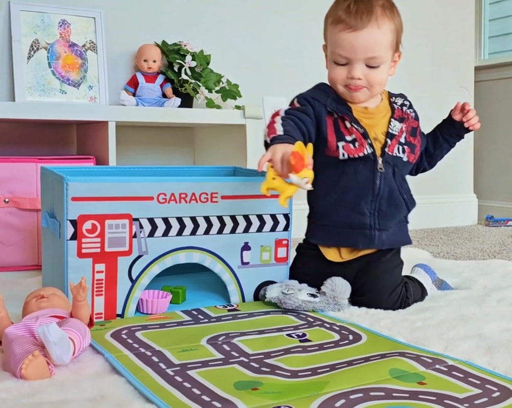 SAM AND MABEL GoGarage box folded lid reveals play area