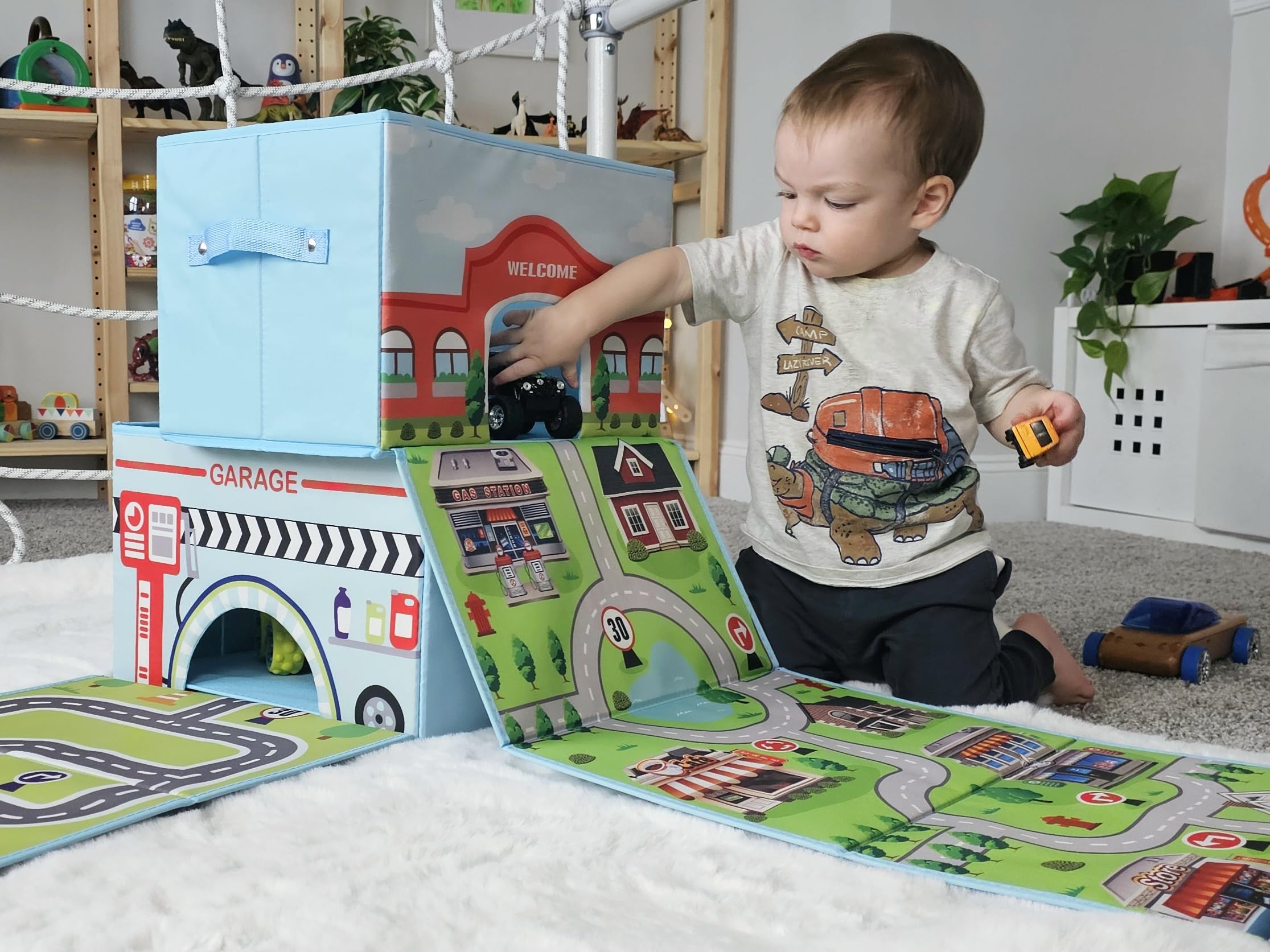 SAM AND MABEL GoGarage box lightweight durable with handles for easy transport