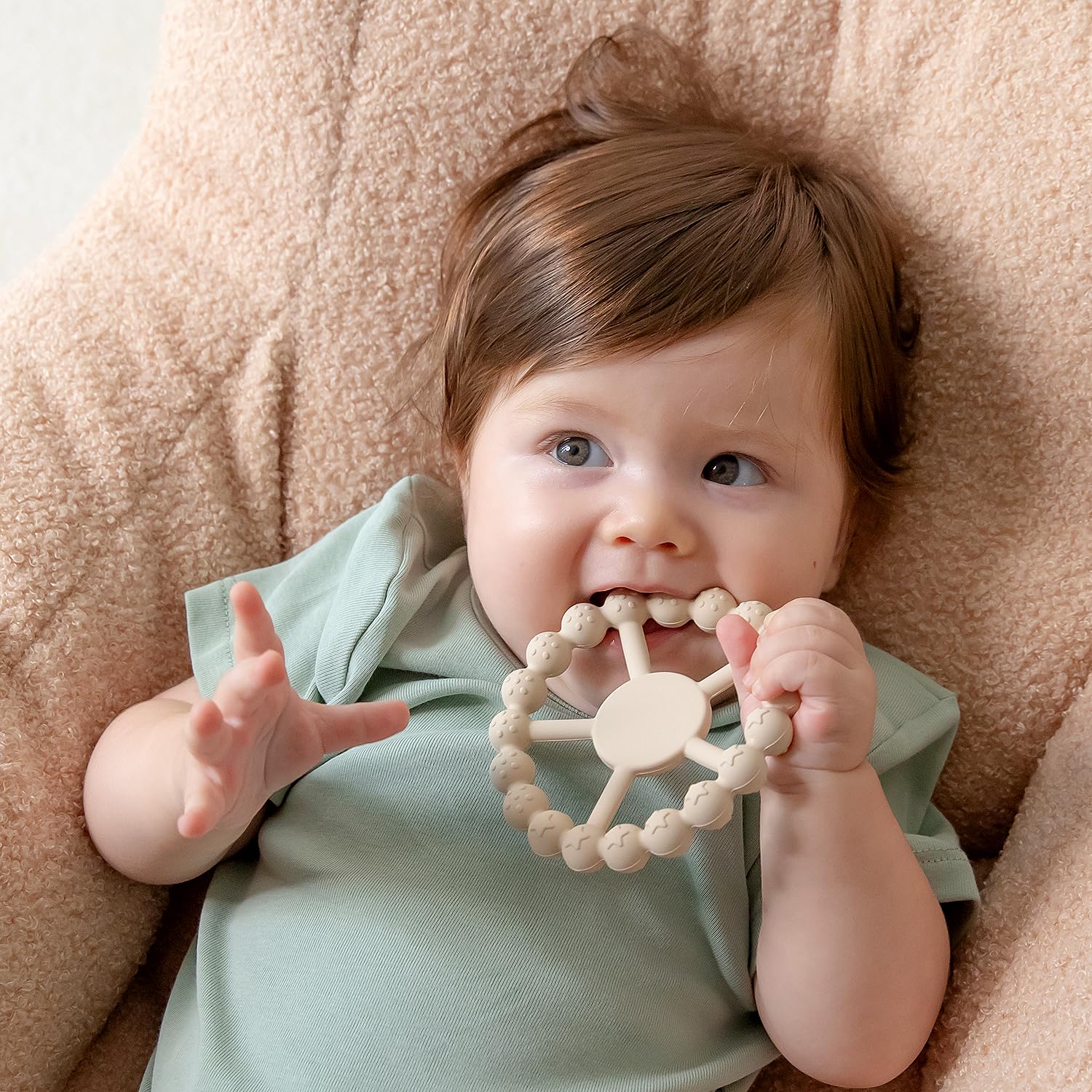Premium silicone, BPA/PVC/lead/phthalate free for safe chewing.