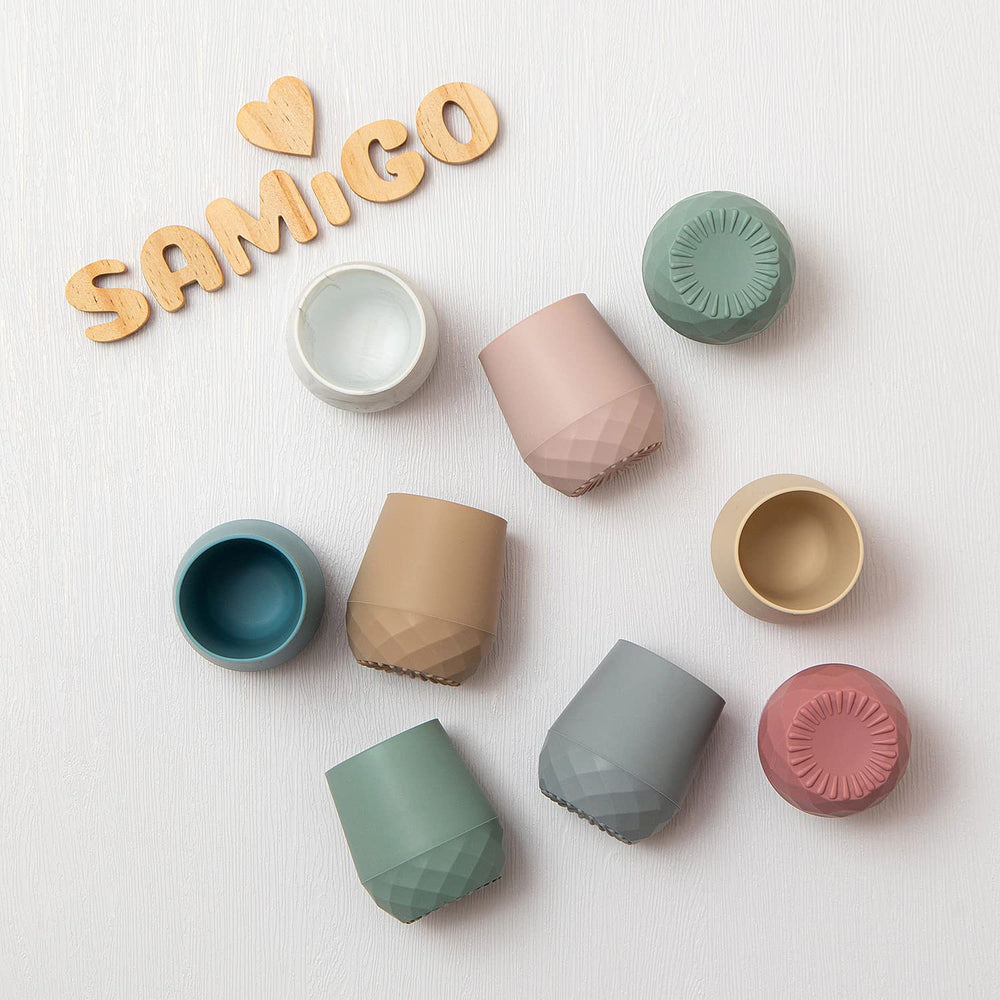 SAMiGO silicone cup's simple design is easy to clean on busy days.
