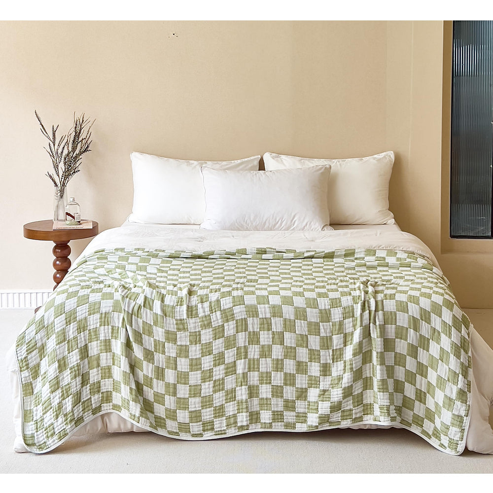 SANACYNA 100% cotton muslin blanket close-up of green grid texture for breathable warmth.