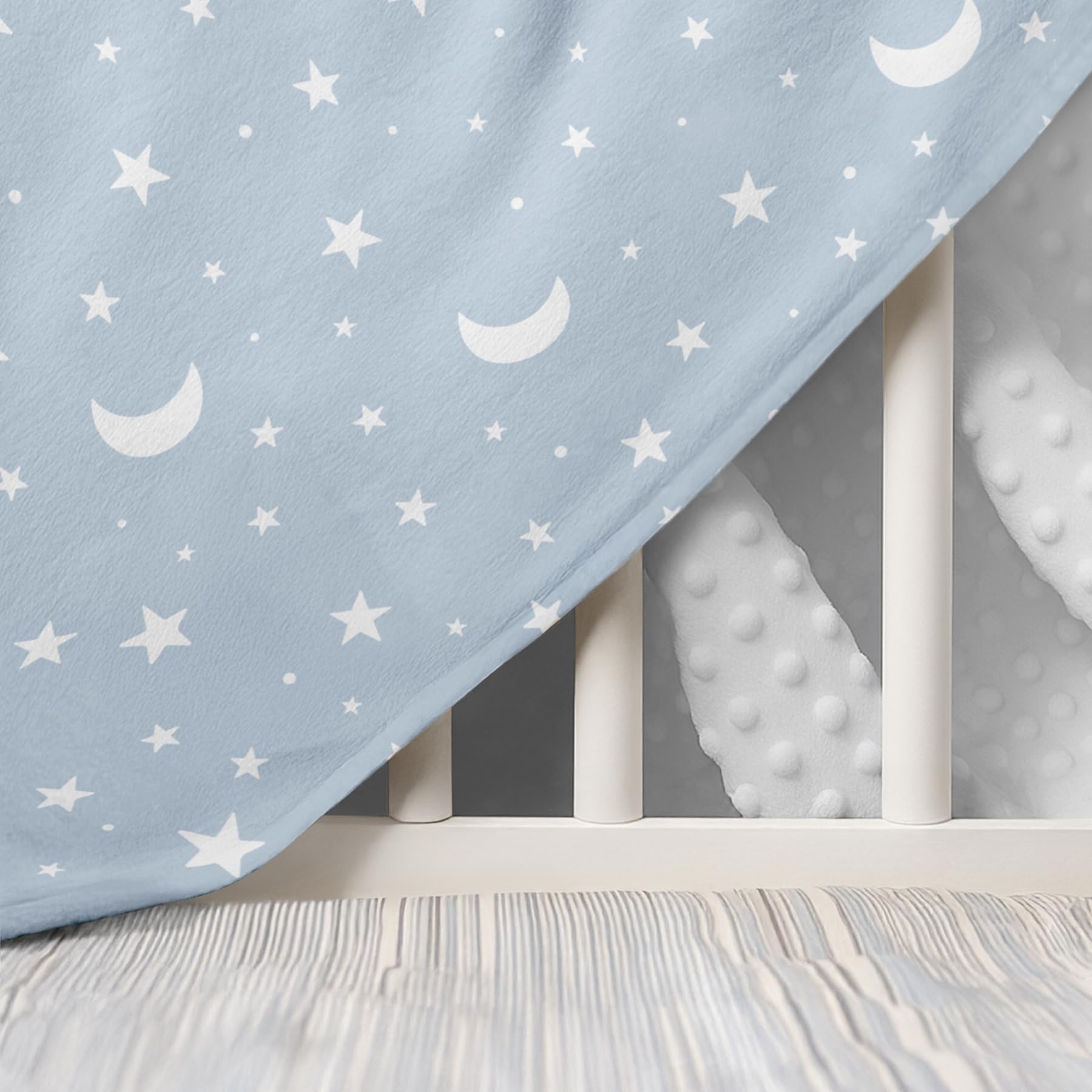 SANDJEST Star Baby Blanket serves as changing pad-ready surface during diaper changes.