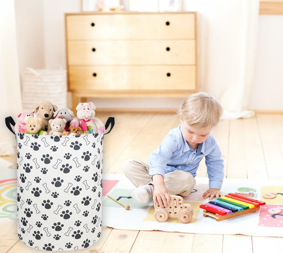 Sanjiaofen collapsible laundry bin with easy-grip handles for quick room reorganization.