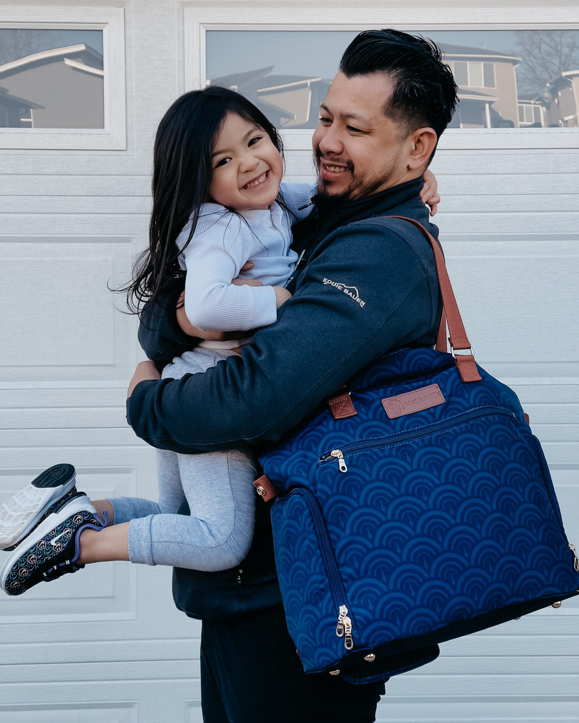 Sarah Wells Lizzy insulated cooler pocket keeps expressed milk cool on the go