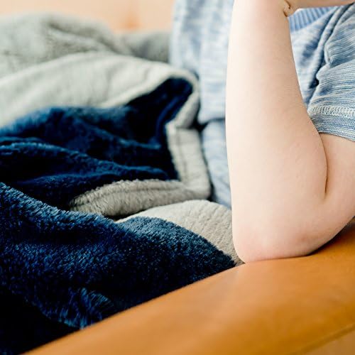 SARANONI navy-gray blanket in lifestyle scene, highlighting luxury and versatility.