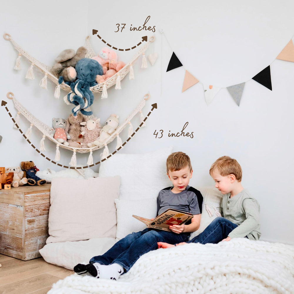 Sasa Baby hanging net shows wood accents and sturdy knit for plush storage