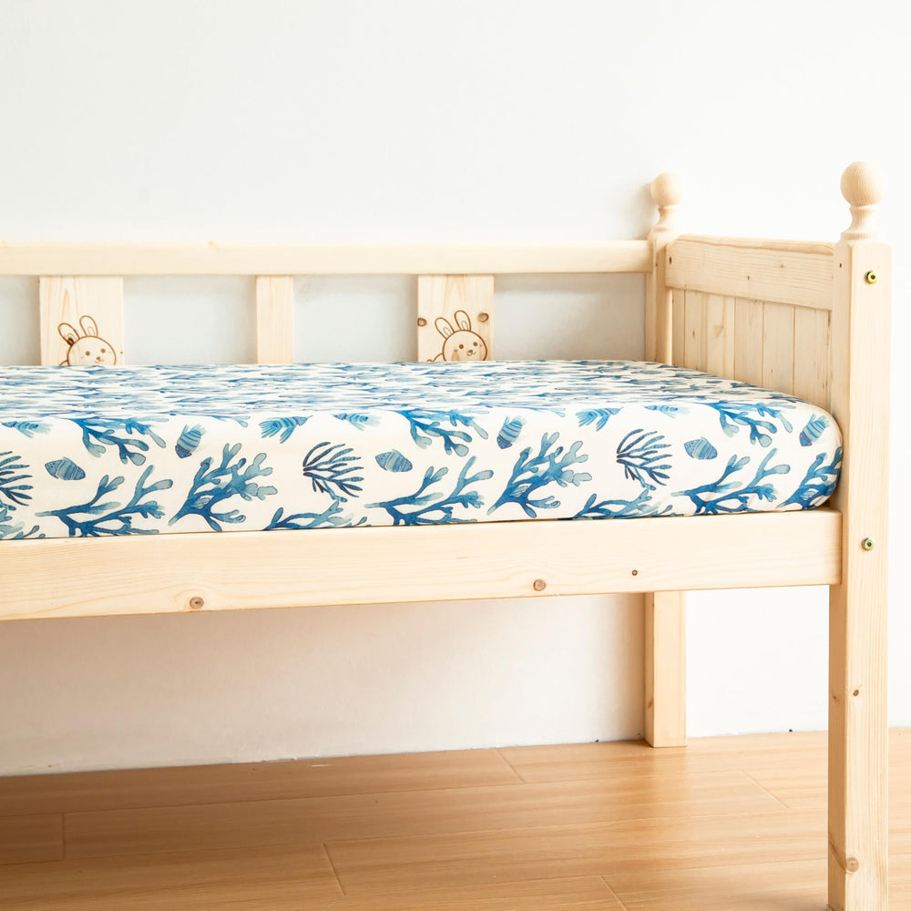 SDIII ocean close-up knit emphasizes durable microfiber design for everyday use.