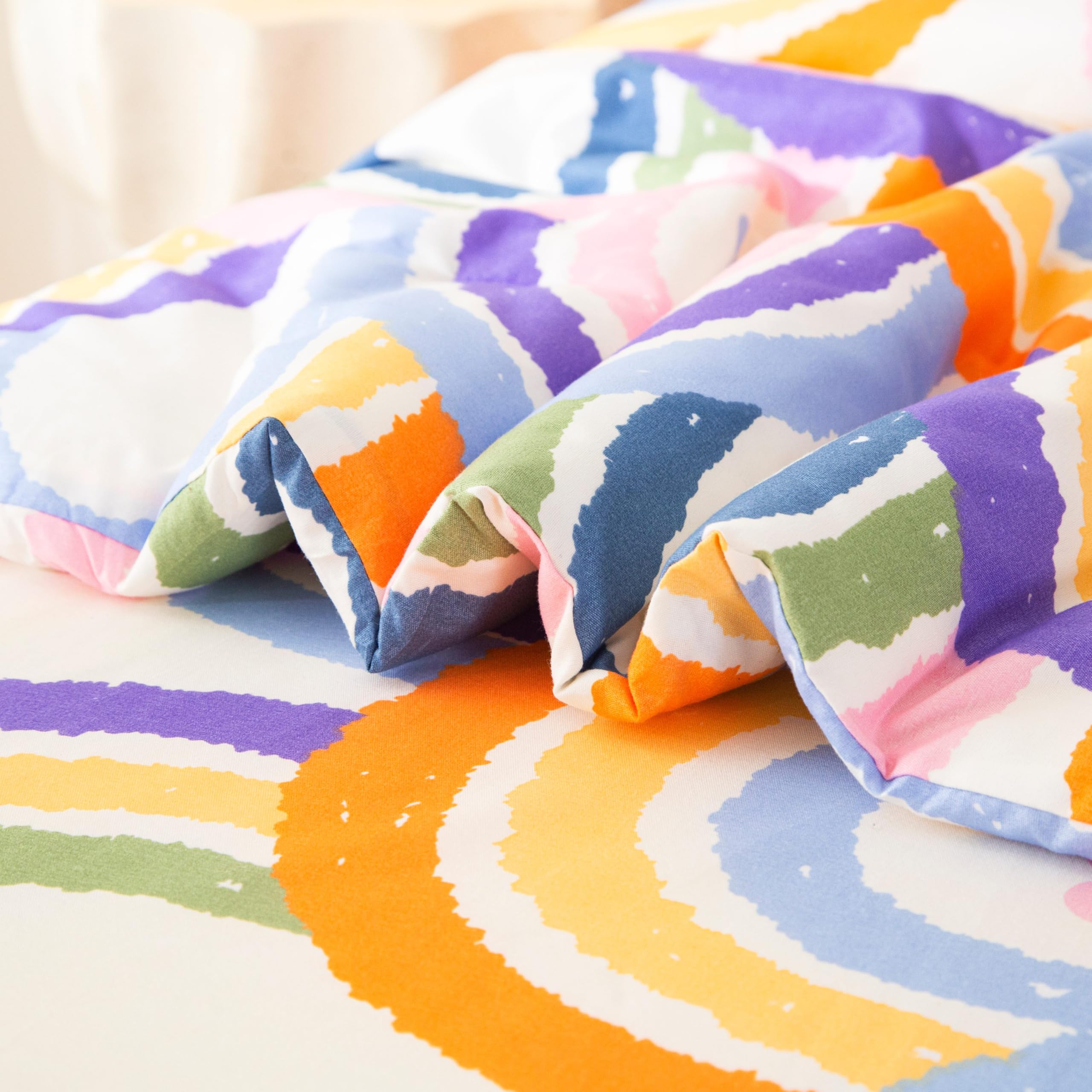 SDIII rainbow bedding scene — color-pop decor for kids’ room.