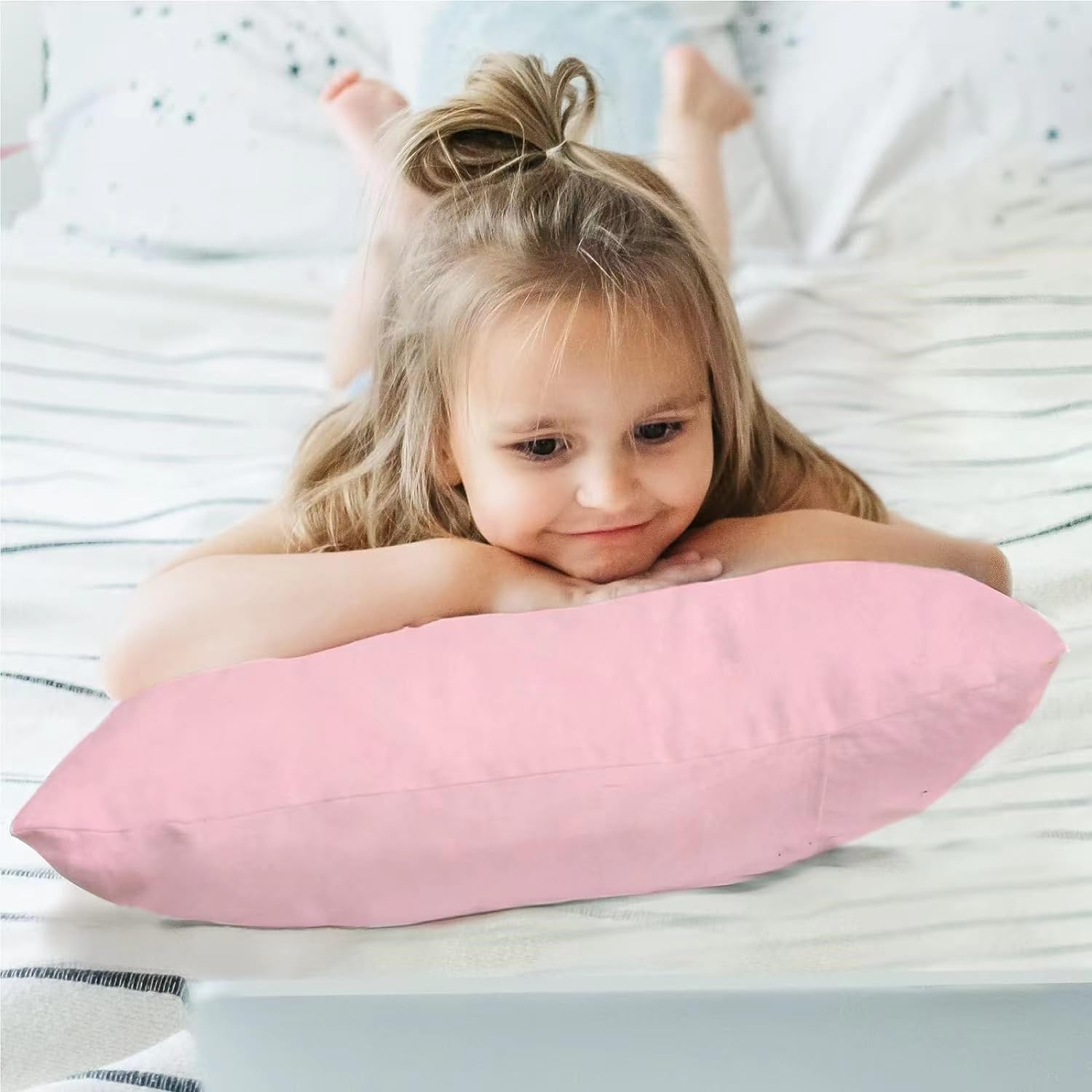 SeClovers Toddler Pillowcase envelope closure close-up demonstrates easy, zipper-free design.