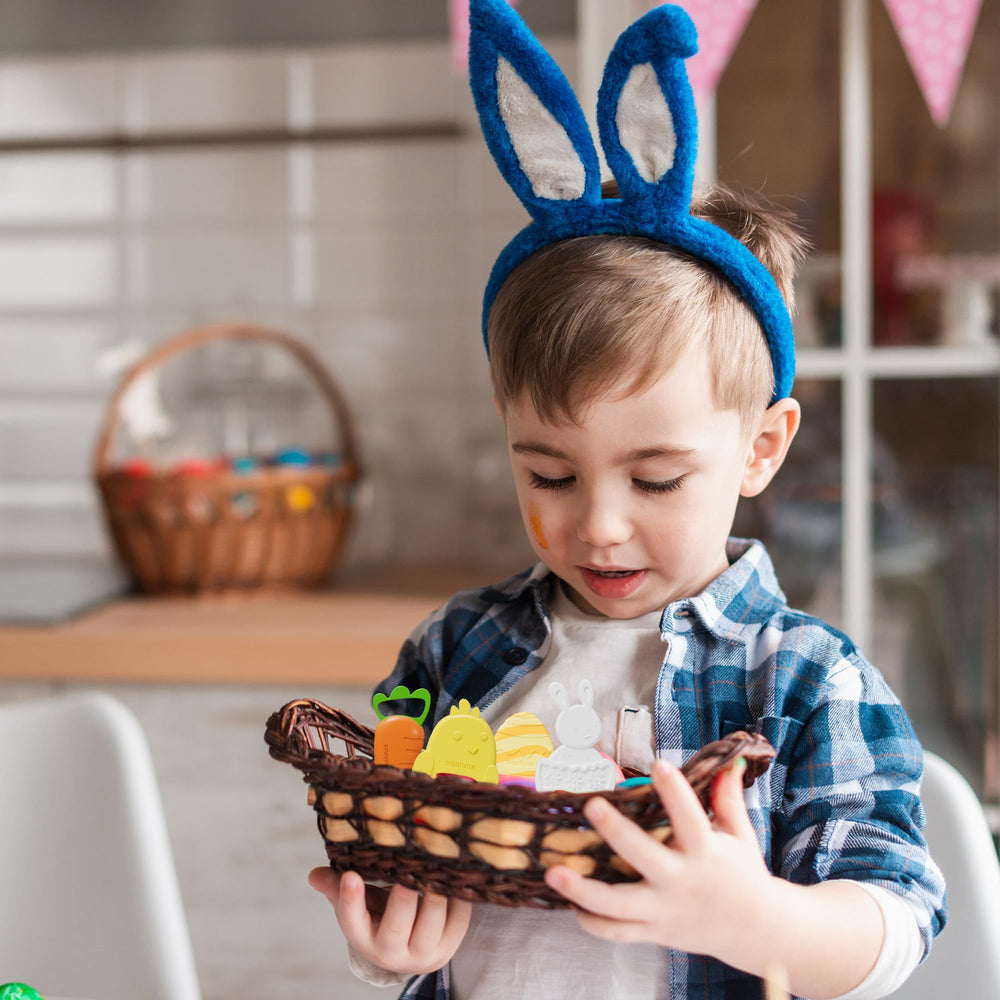 Seeiuua Easter teether washing image highlights easy cleaning and sterilization