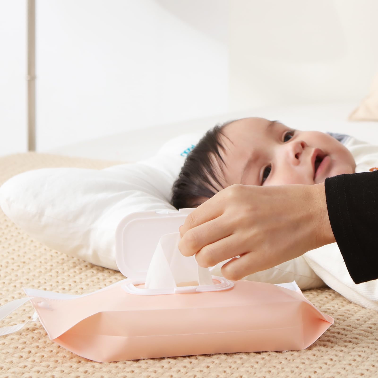 Seposeve wipe case pink pattern attracts attention while maintaining practical portability