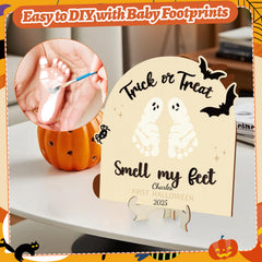 Sereliy Halloween sign with hooks demonstrates easy wall or table display.