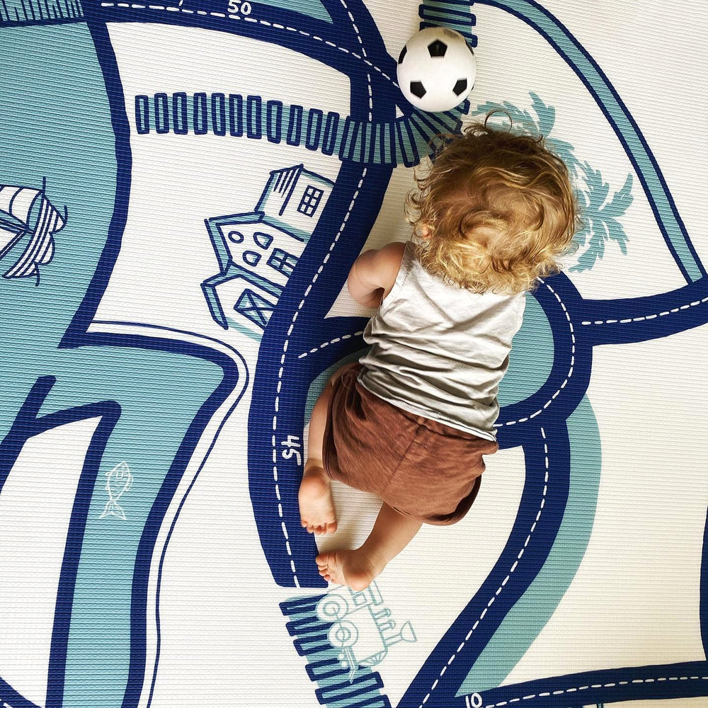 Shwally PlayMat Bowie easy-clean surface: quick wipe-down after messy moments.