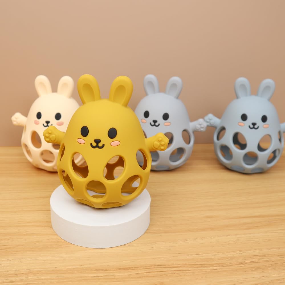 Sichy drop-resistant teether helps keep fingers safe during teething sessions.