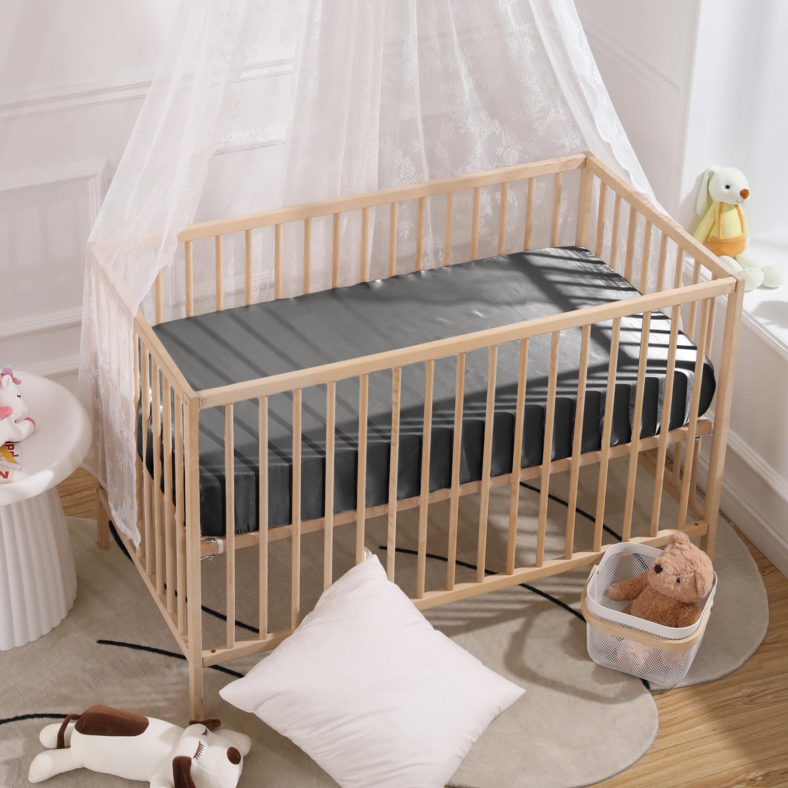 SiinvdaBZX machine-washable satin sheets offer easy care and fade resistance.