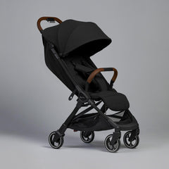 Silver Cross Clic lie-flat seat supports newborn comfort for long outings.