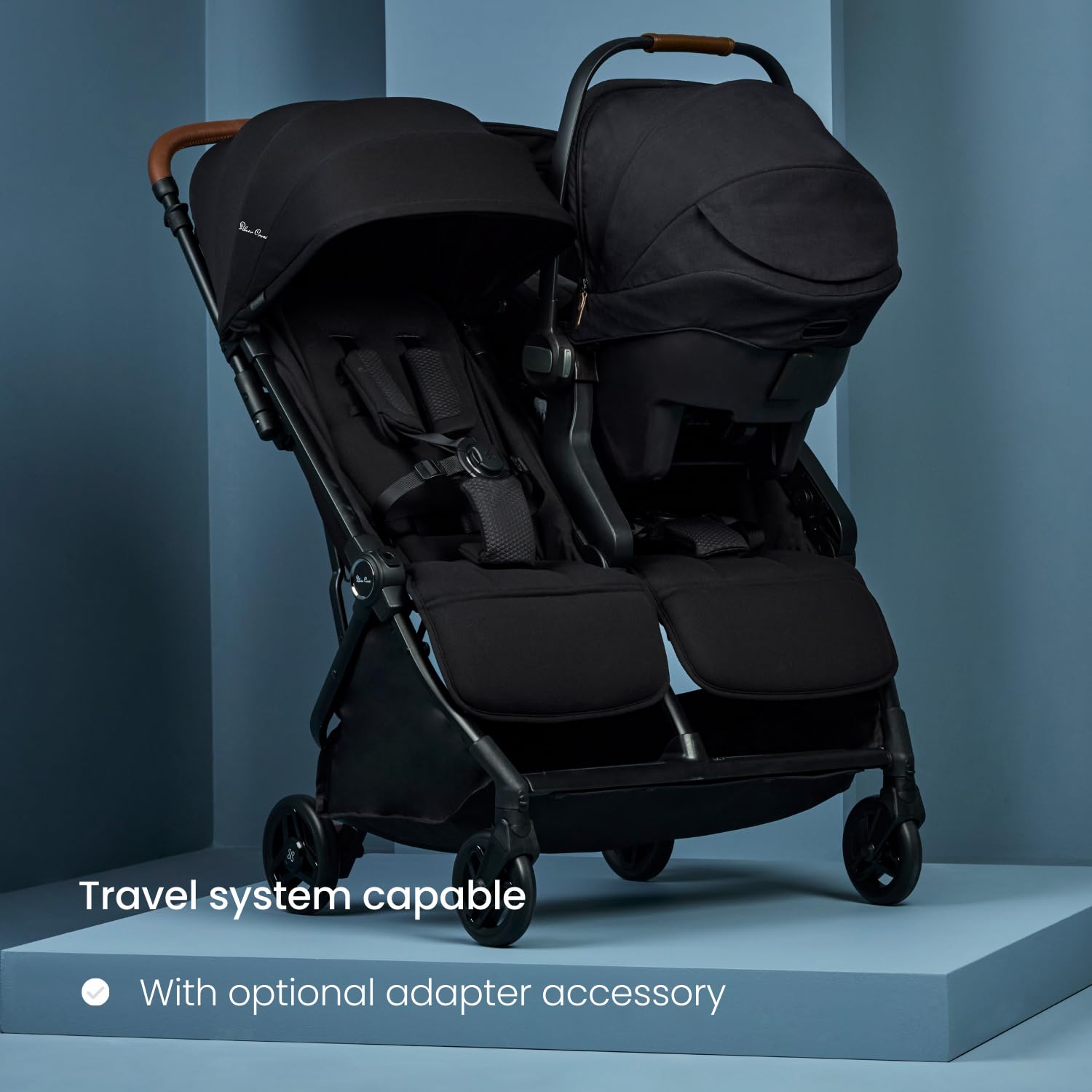 Silver Cross Jet Double magnetic buckles secure children quickly.