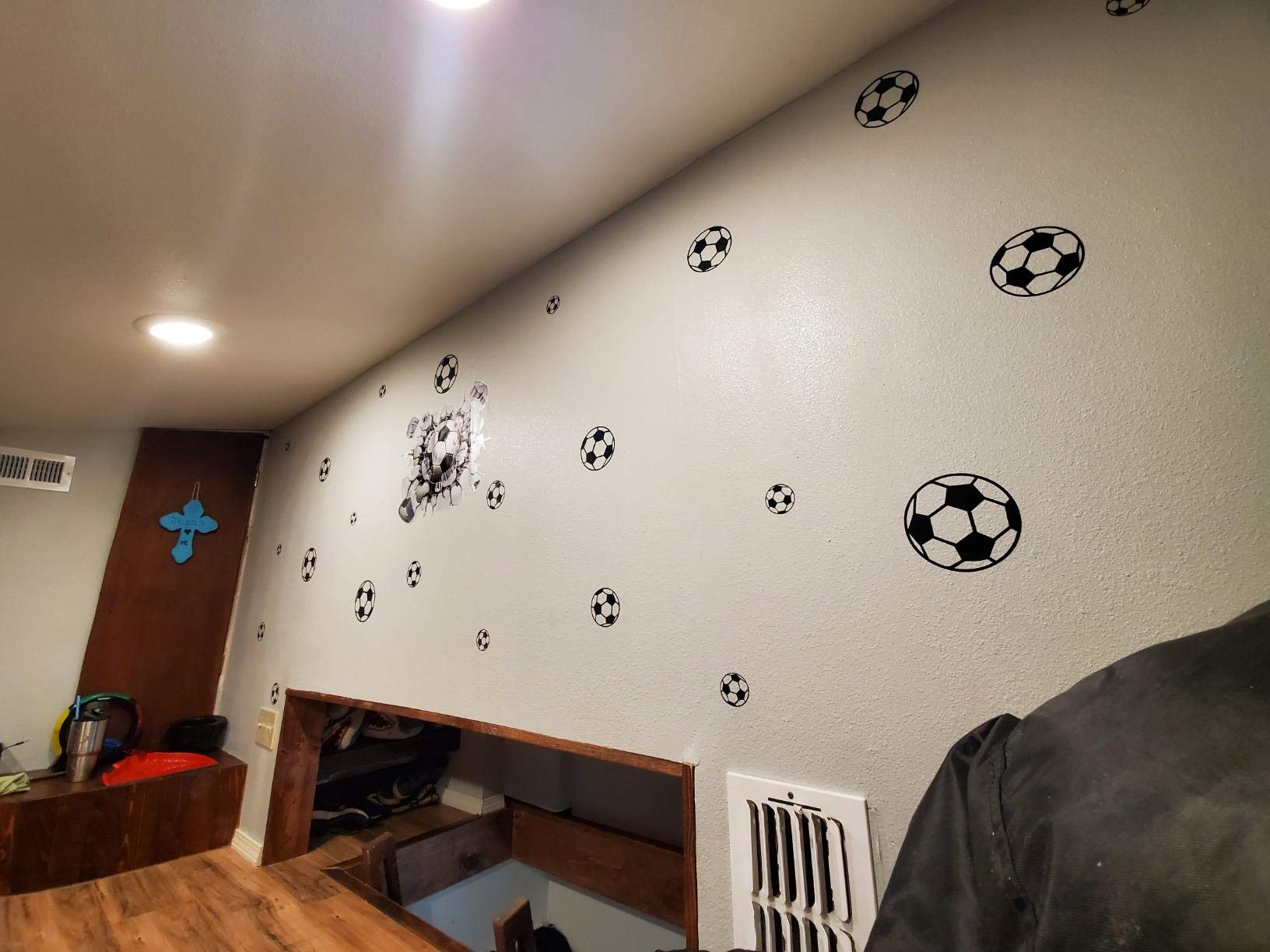 SITAKE teen-room decor ideas: sporty accents for walls.