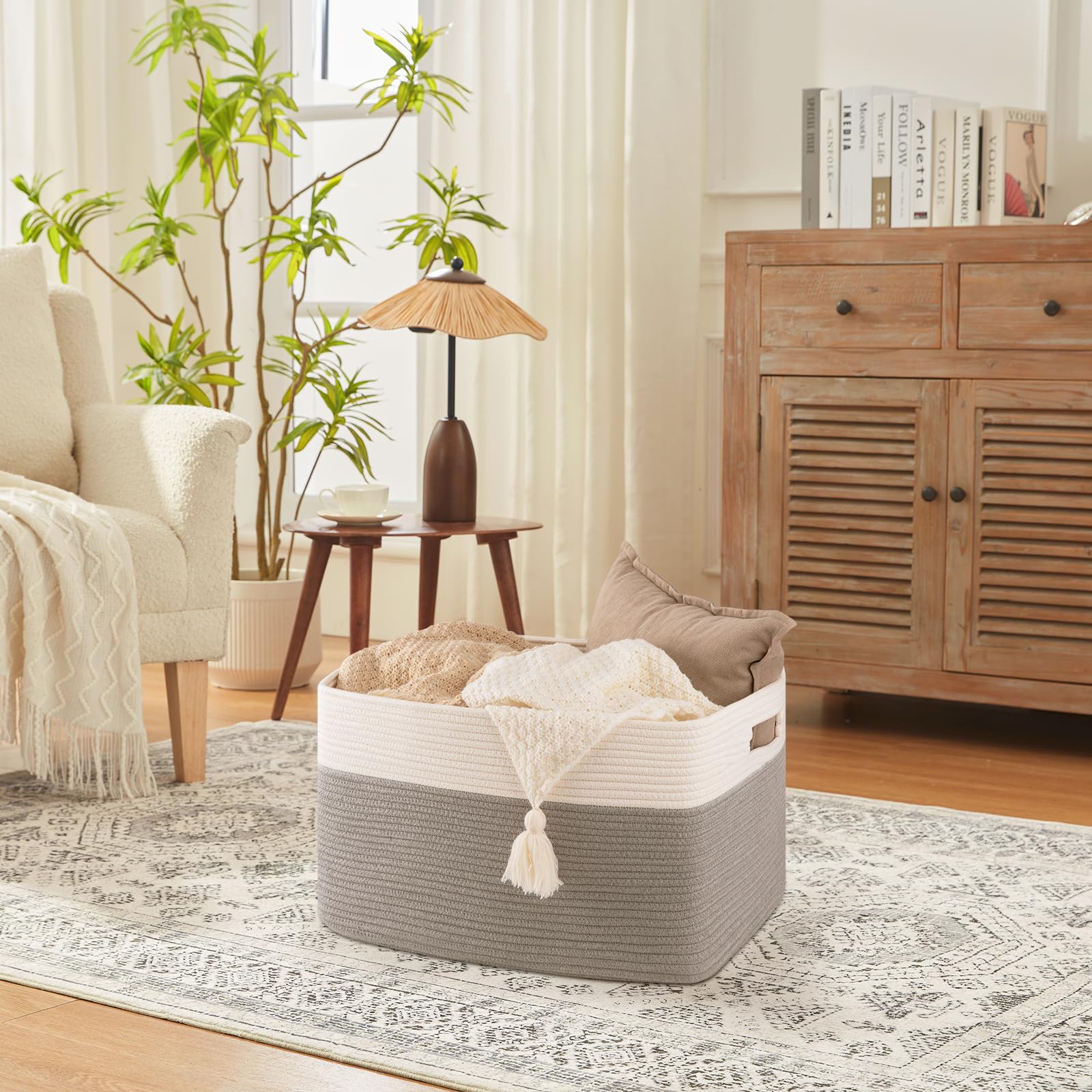 SIXDOVE blanket storage supports blankets and crafts with easy access