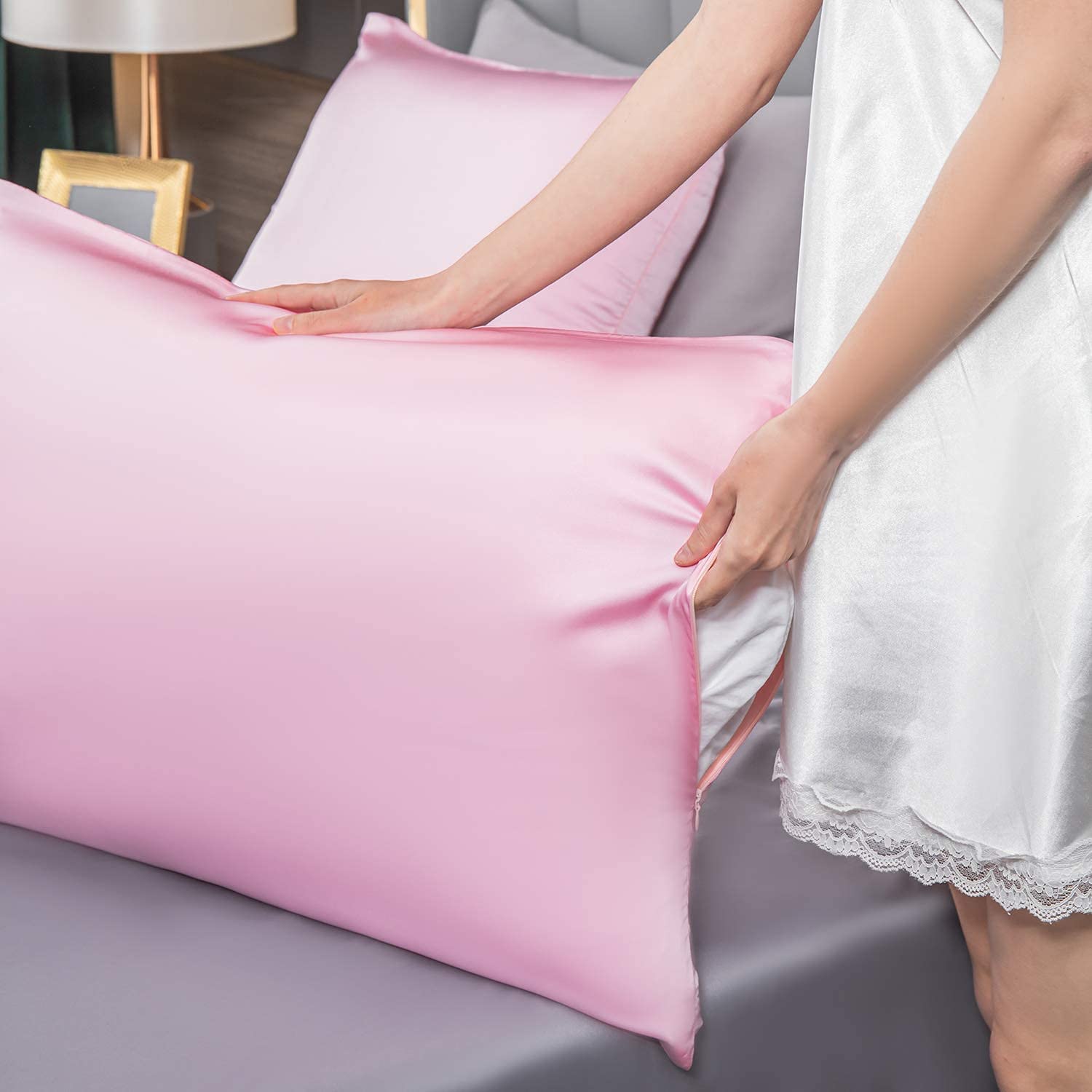 SIYUAN allergen-proof silk pillowcase designed for sensitive skin comfort.