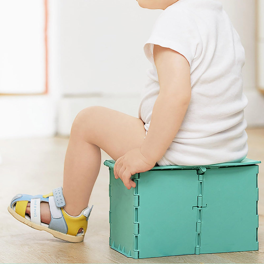 SJDHAHC potty includes leak-proof cleaning bags for hygienic waste disposal.