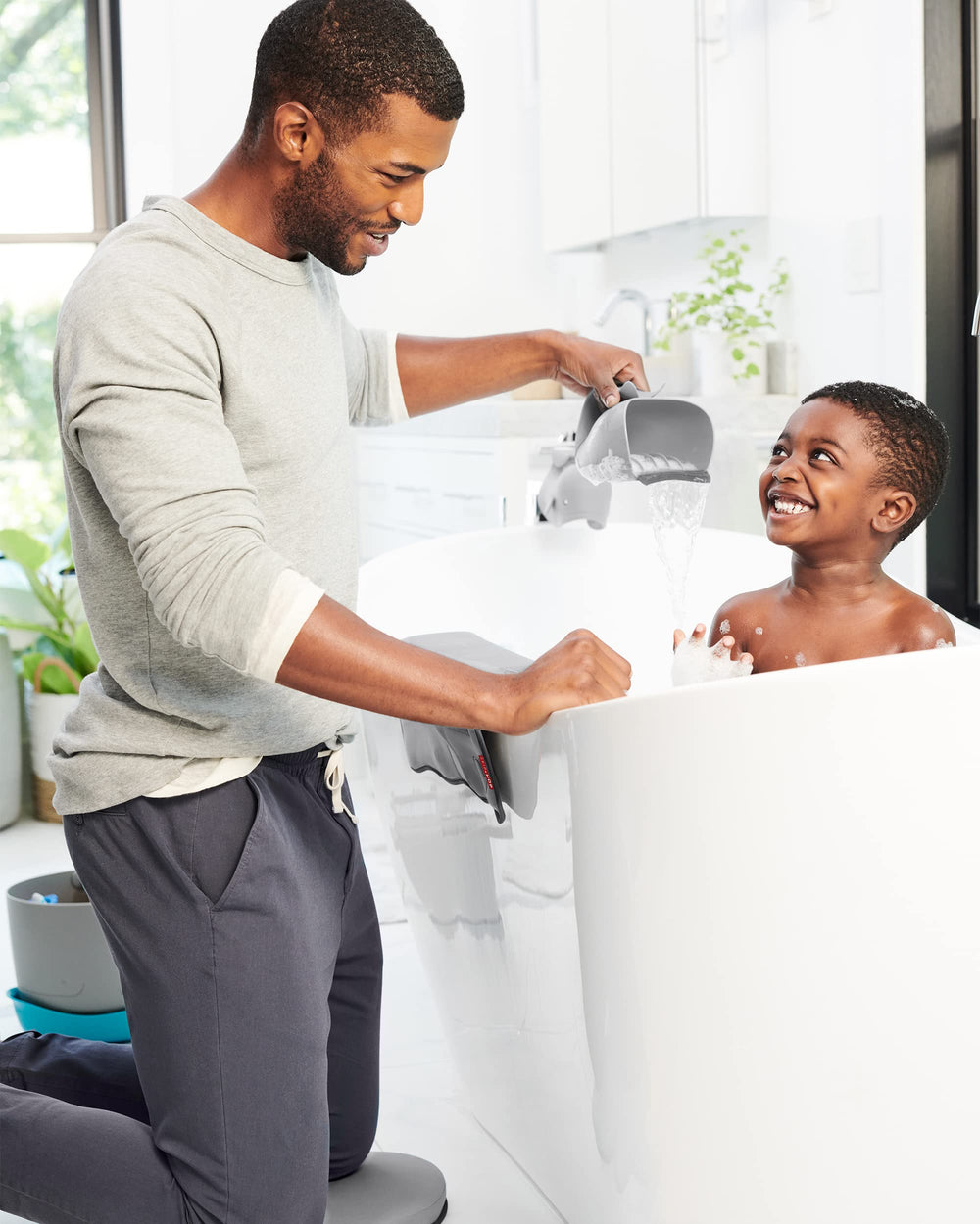 Skip Hop Moby 3-cup capacity enables quick, complete rinse