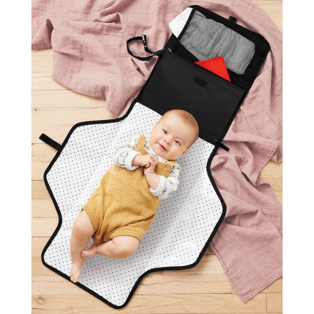 Skip Hop Pronto Signature front pocket for keys and phone organization