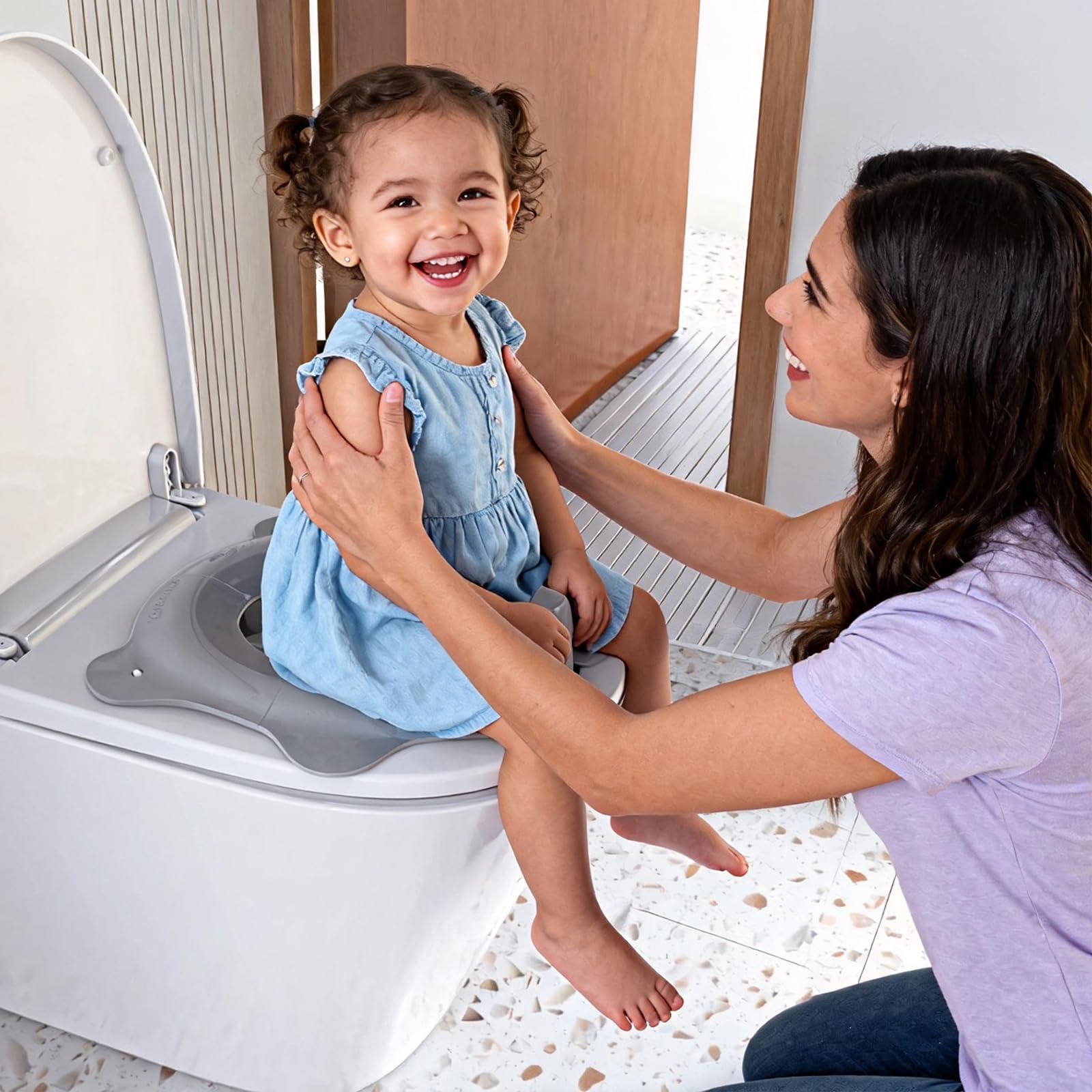 SKYROKU anti-slip suction cups keep the seat secure during potty training.