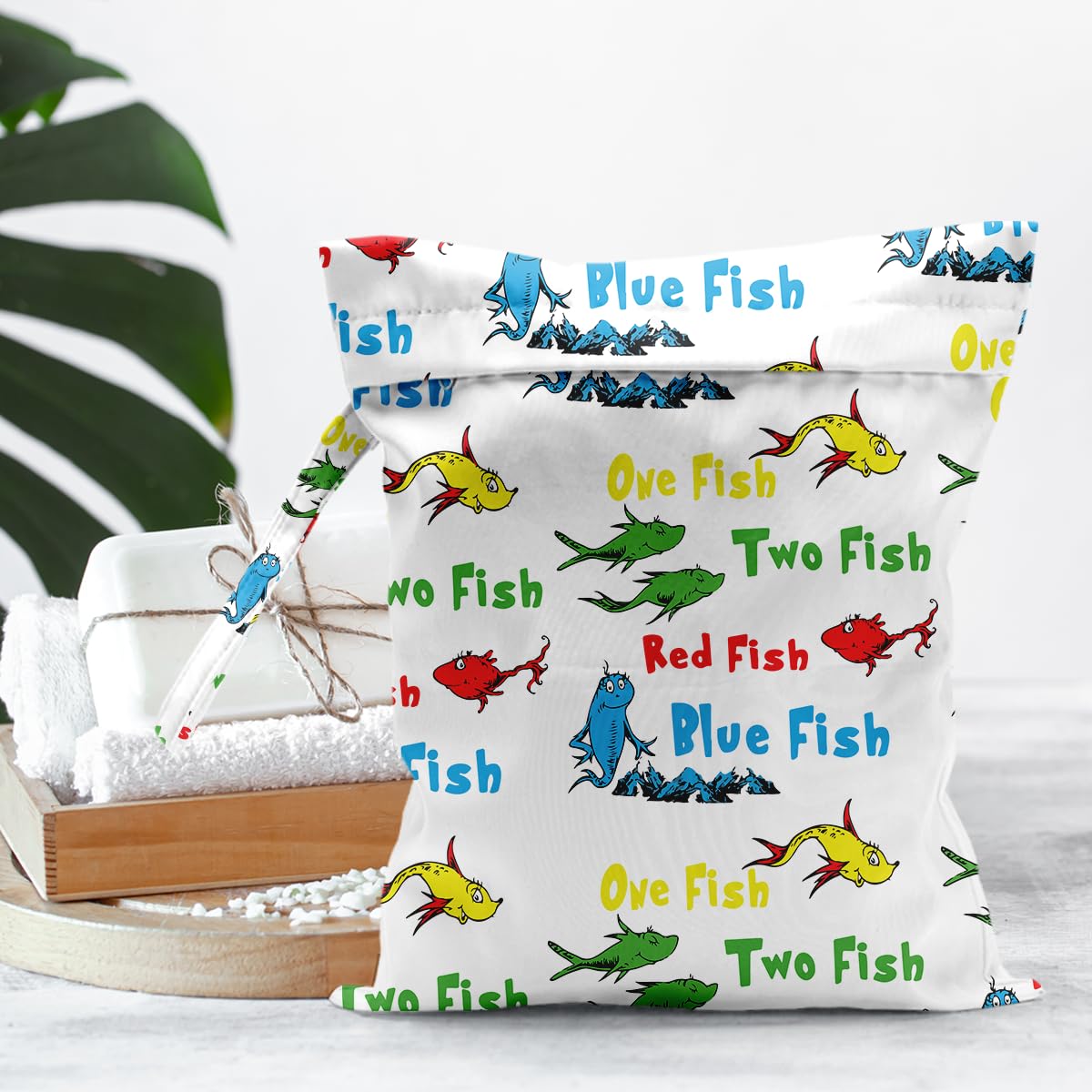 Sldpngo fish pattern packaging image highlights stylish design for moms on the go