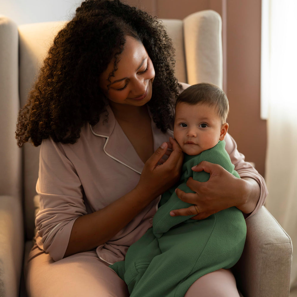 SleepingBaby Zipadee-Zip durable, machine-washable construction for busy nights.