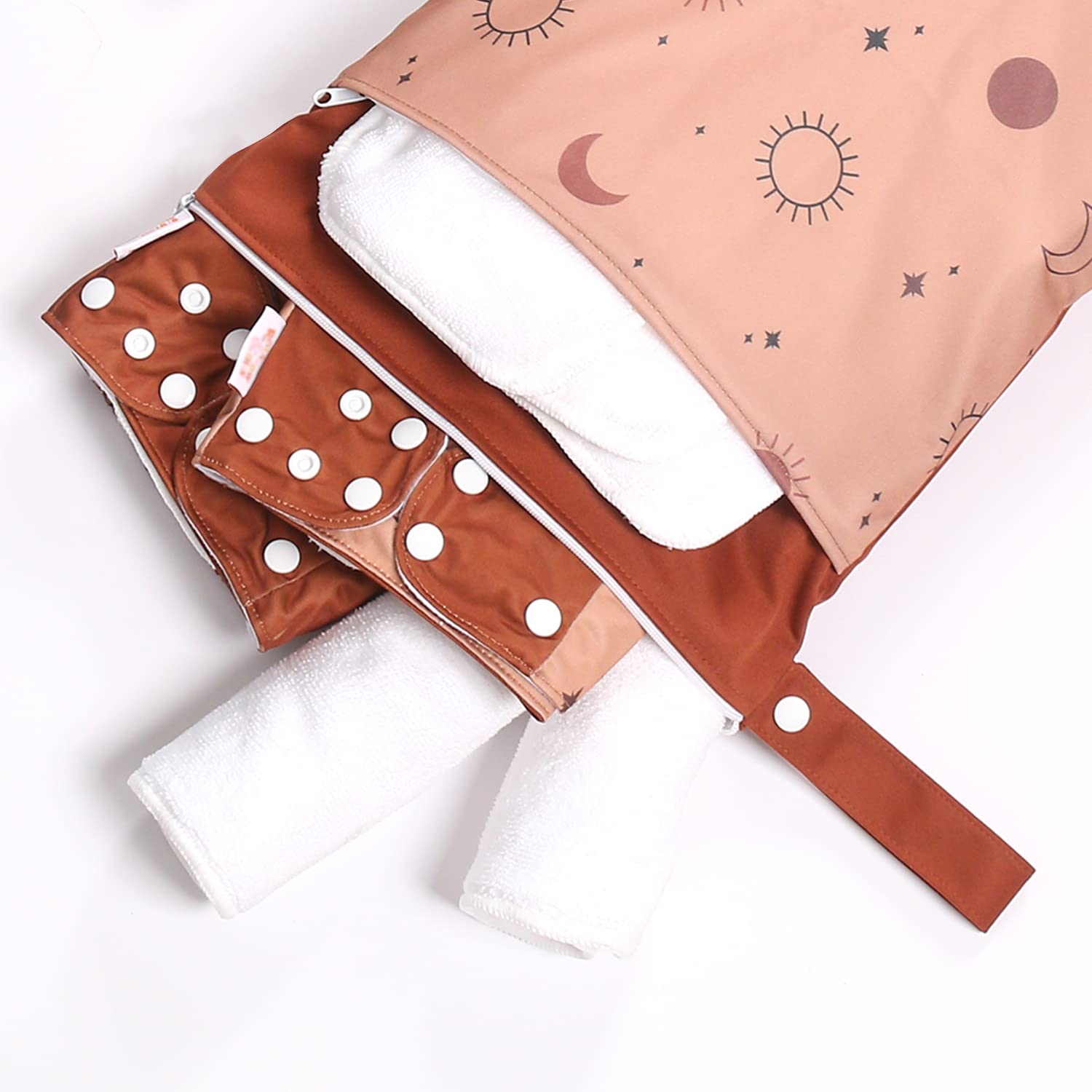 Smarbore bag keeps items organized at the beach, gym, or daycare