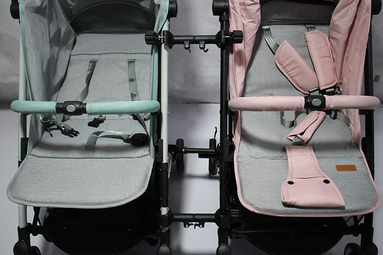 Smile Saki twin stroller connector installation showing secure setup with short tubes and reinforcement.
