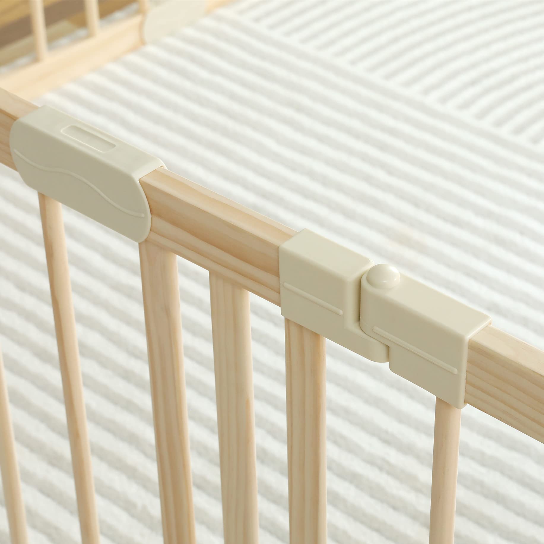 Smilebaby Conababy finish without spray paint emphasizes child-friendly materials