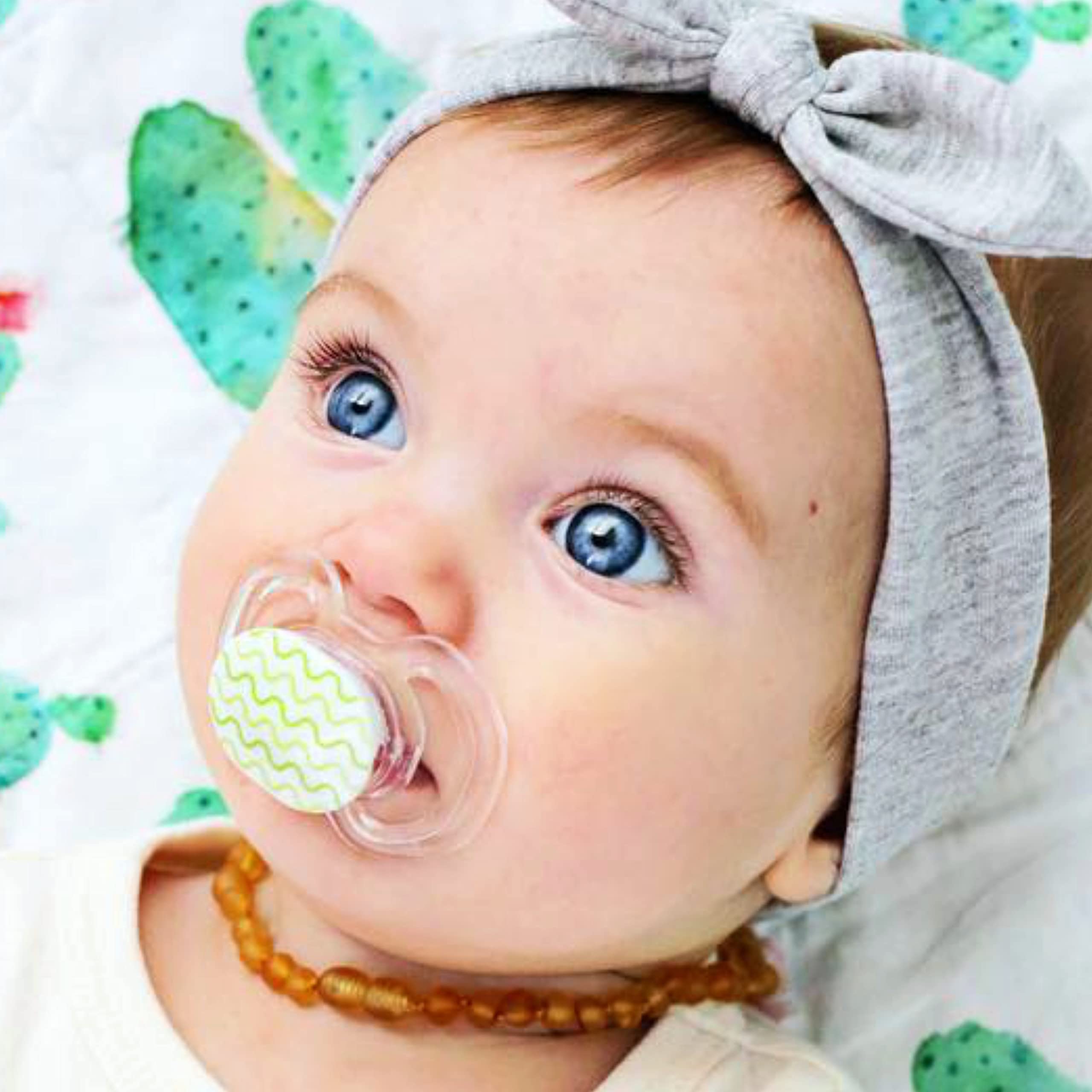 Smilo 3-pack ready for baby showers and gift-giving.