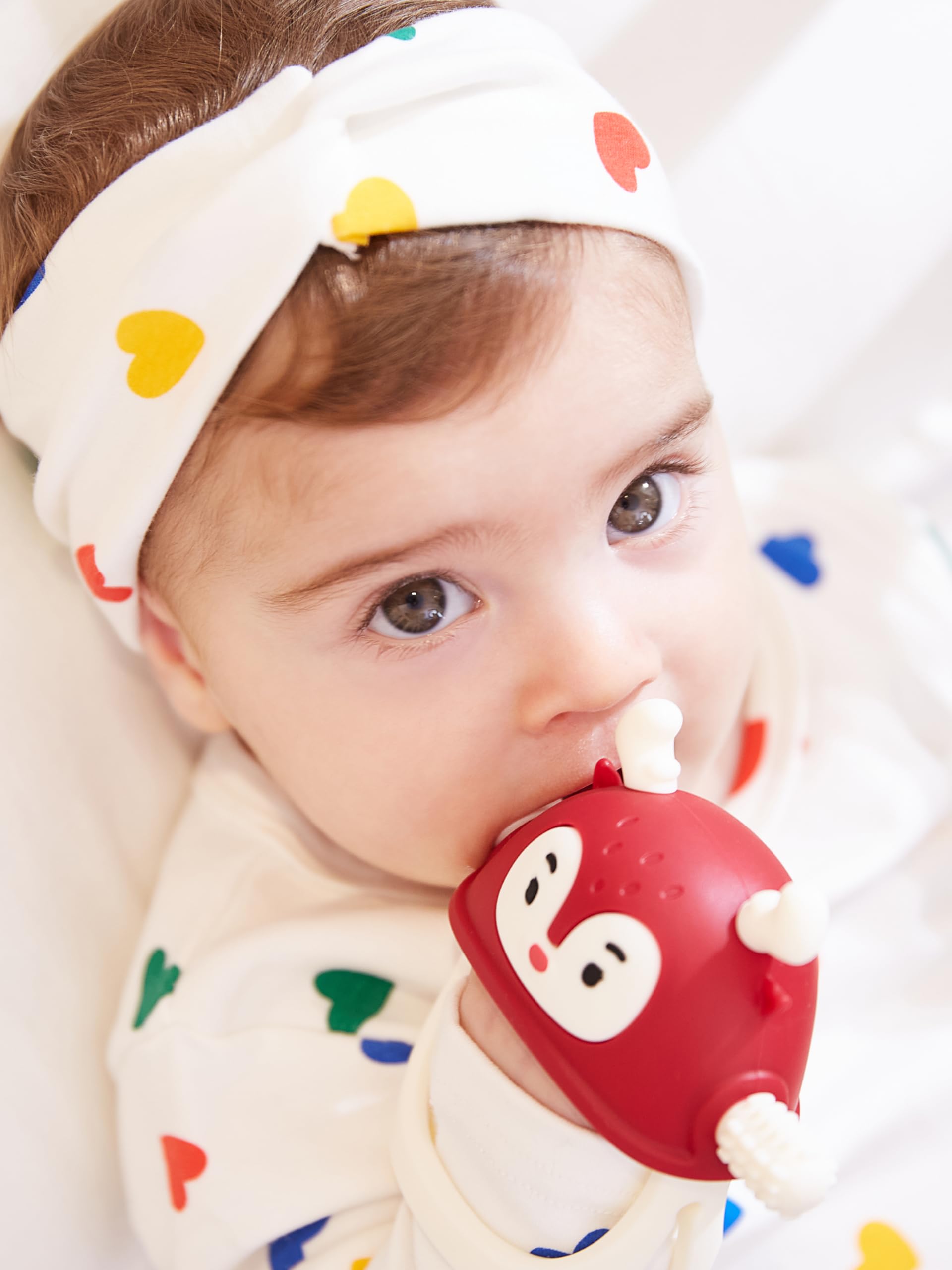 Smily Mia dishwasher-safe teether features simple cleaning after playtime.
