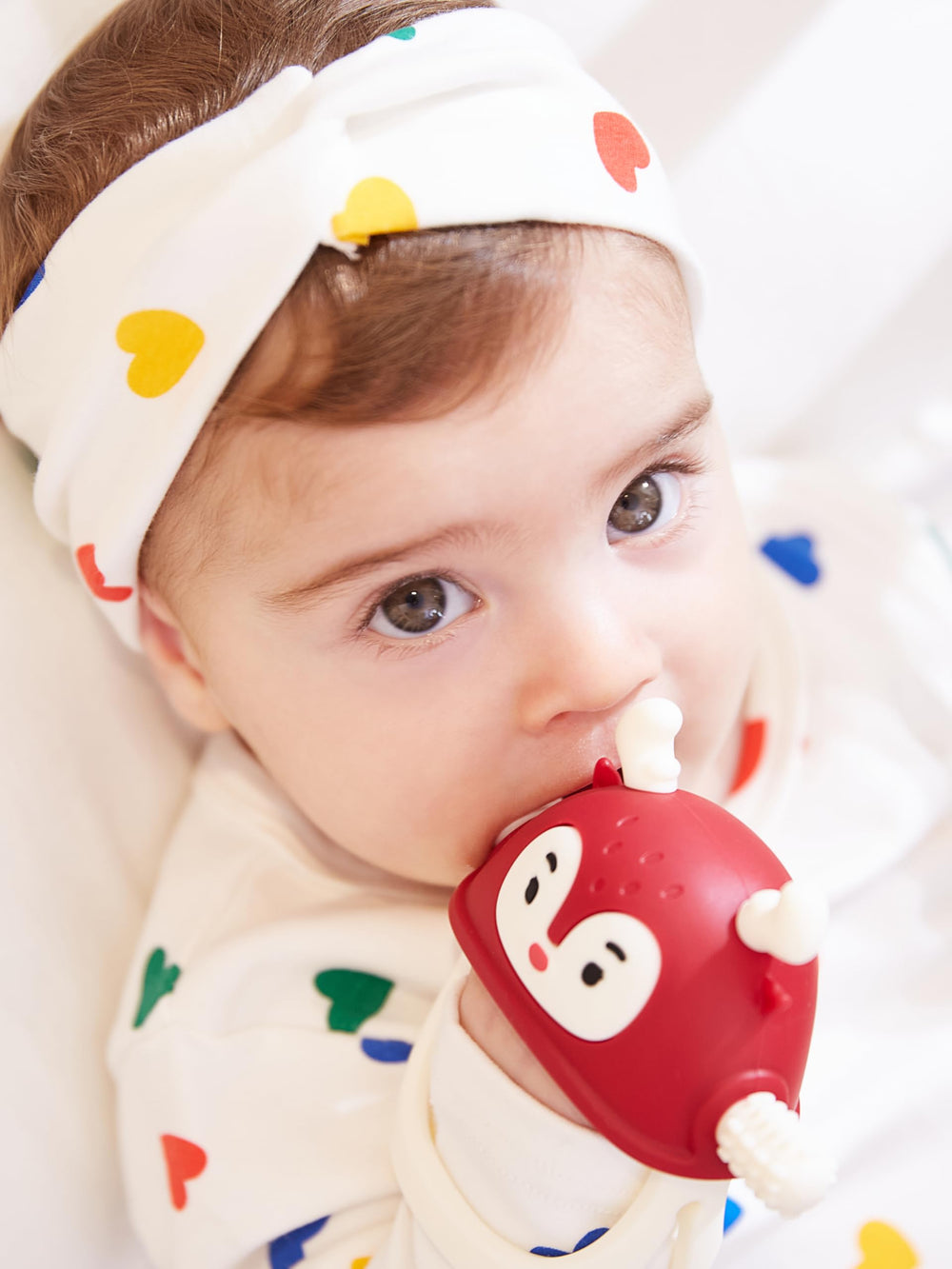 Smily Mia pediatrician-recommended teething mittens concept
