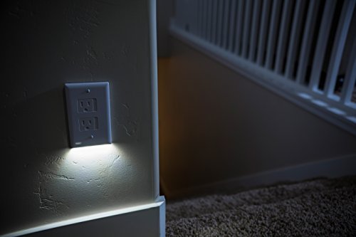 SnapPower Safelight-easy-install shows quick, tool-free setup for improved safety.