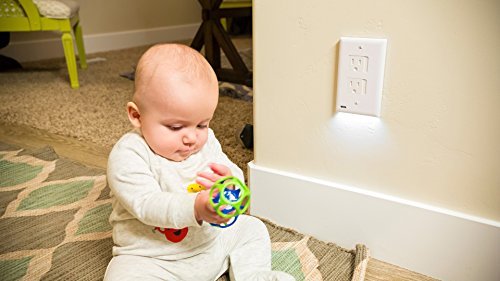 SnapPower Safelight night-light-glow illustrates a soft ambient glow aiding nighttime visibility.