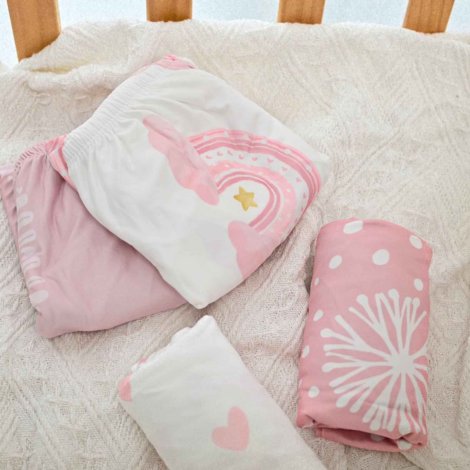 Soarwg Kids sheets provide soft, stretchy fabric for cozy naps.