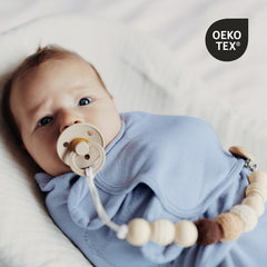 Soarwg Kids newborn sleep sack delivers womb-like snugness for soothing naps.