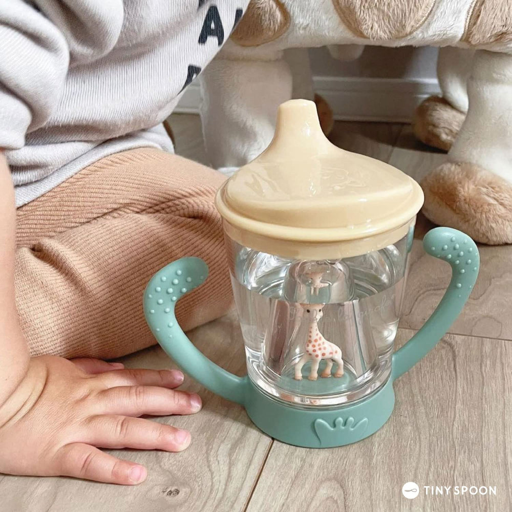 Sophie la girafe 180ml dishwasher-safe cup offers easy care and quick cleanup.