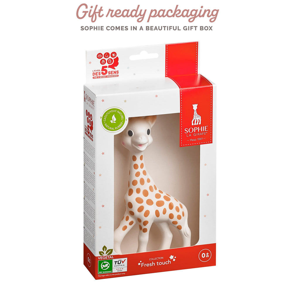 Sophie la girafe gift box image reveals Sophie, her story, and a booklet for discovery.