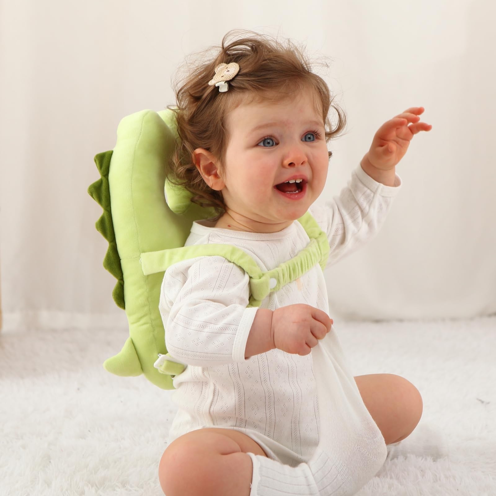 SOZOON lightweight safety cushion keeps little shoulders comfortable during toddler adventures.