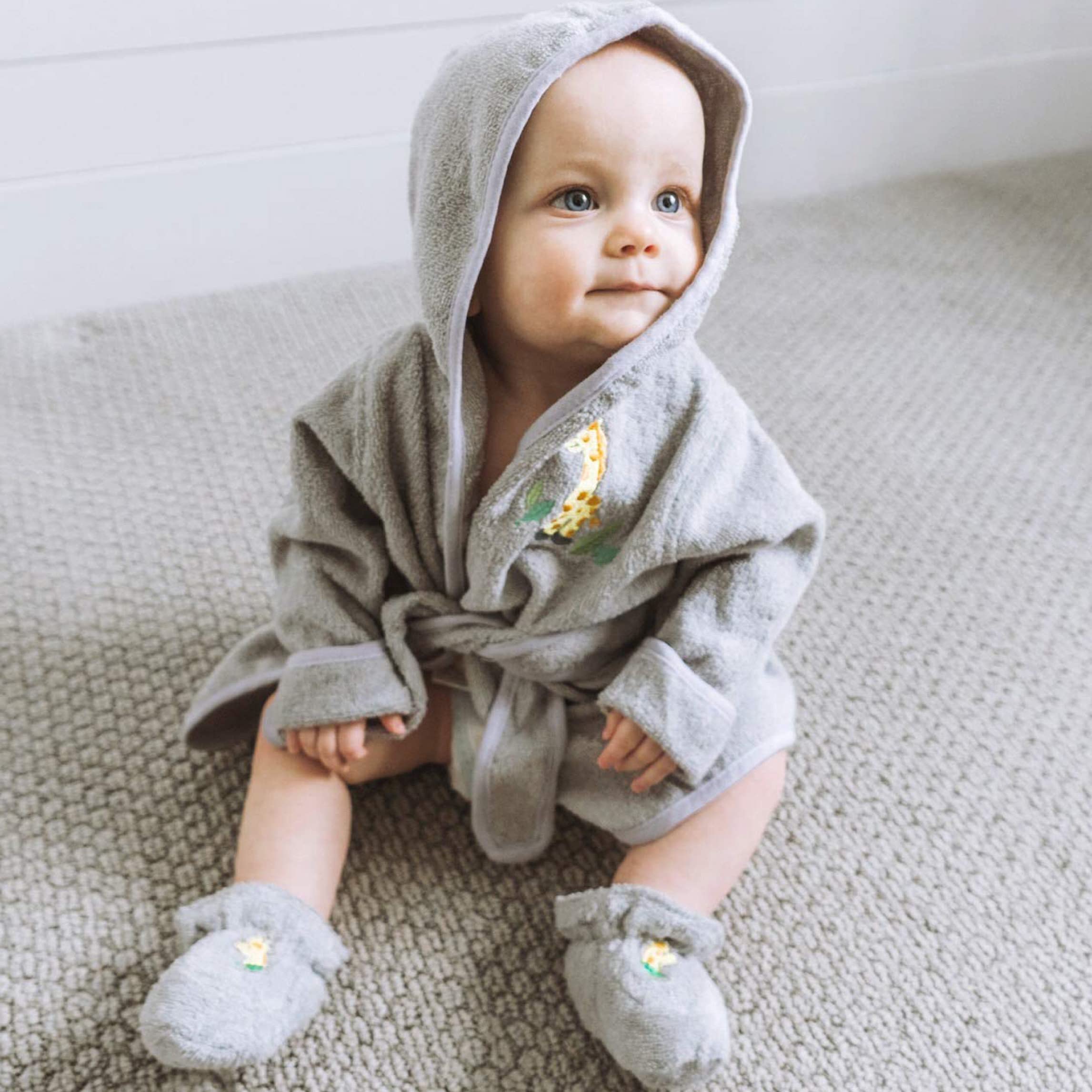 Spasilk applique detail adds playful charm to the bathrobe.