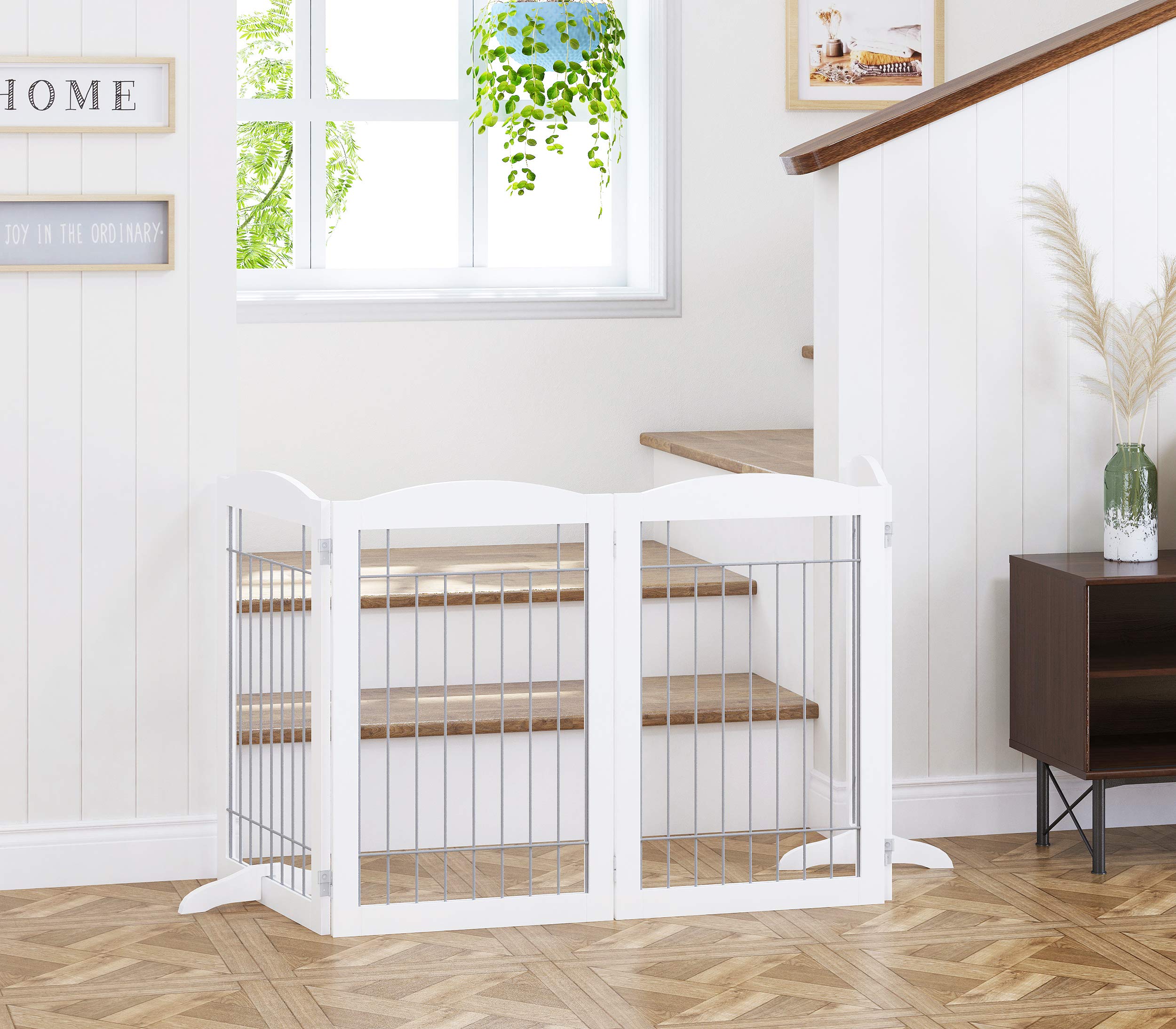 Spirich gate with non-slip feet protects floors during use.